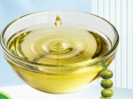 İyi bir fiyat. Virgin Olea Europaea Zeytinyağı CAS 8001-25-0 Soğuk Preslenmiş Saf Sınıf Antioksidan Zengin Cilt Bakımı Maddesi çevrimiçi
